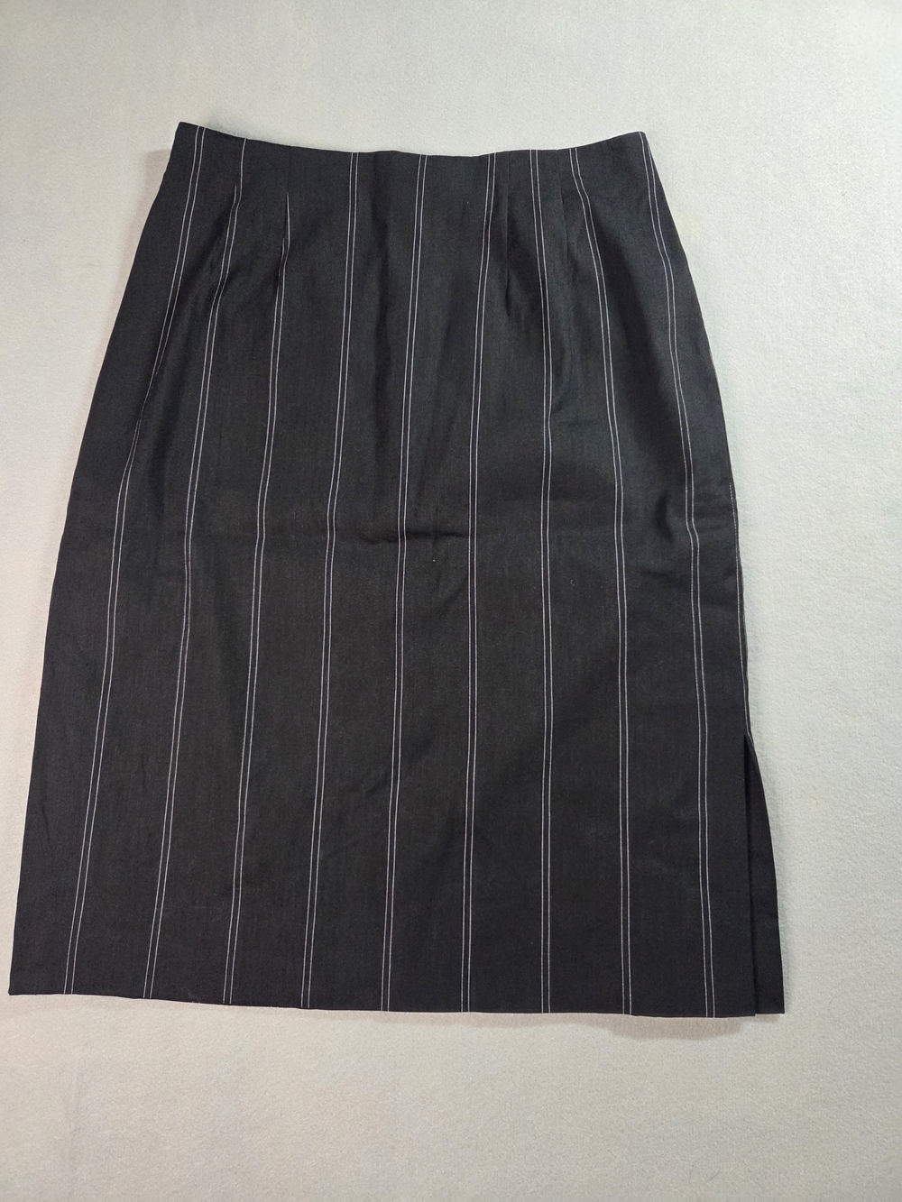 Vintage Austin Reed Black Pinstripe Pleated Midi Skirt – Women’s Size 8